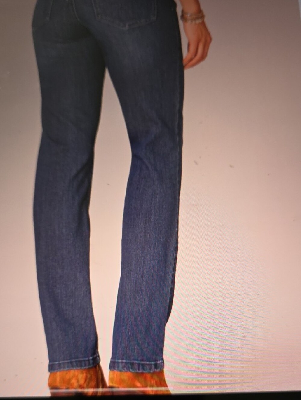 Democracy Women’s Ankle-Cropped Jeans in a Soft Washed Blue Denim - Picture 3 of 3